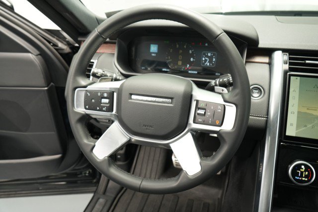 Used 2024 Land Rover Discovery Dynamic SE AWD/4WD image 36