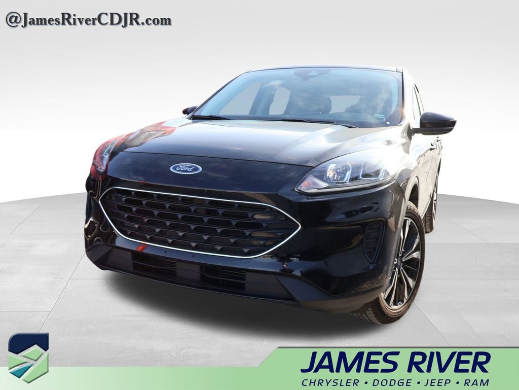 Used 2022 Ford Escape SE w/ SE Sport Appearance Package image 2