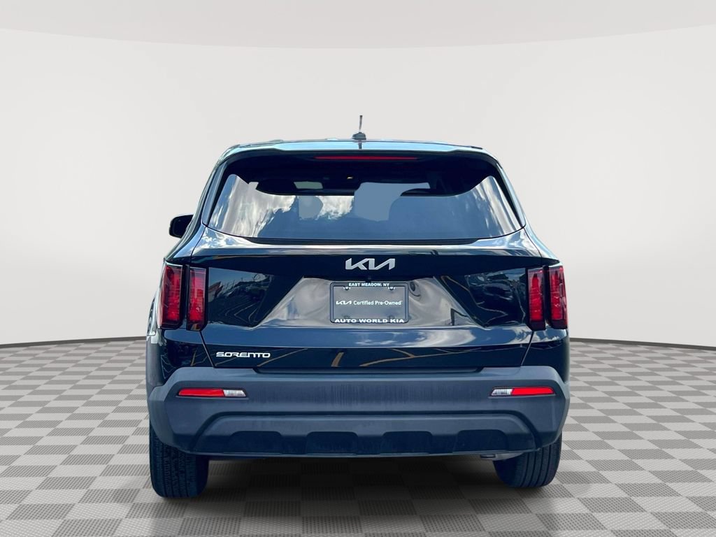 Certified 2023 Kia Sorento LX FWD image 6
