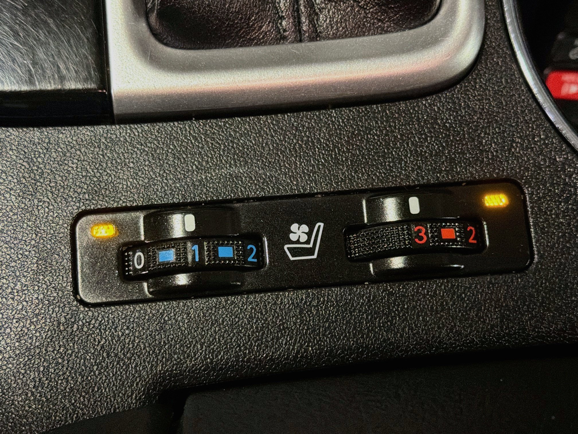 Used 2019 Toyota Highlander Limited AWD/4WD image 25