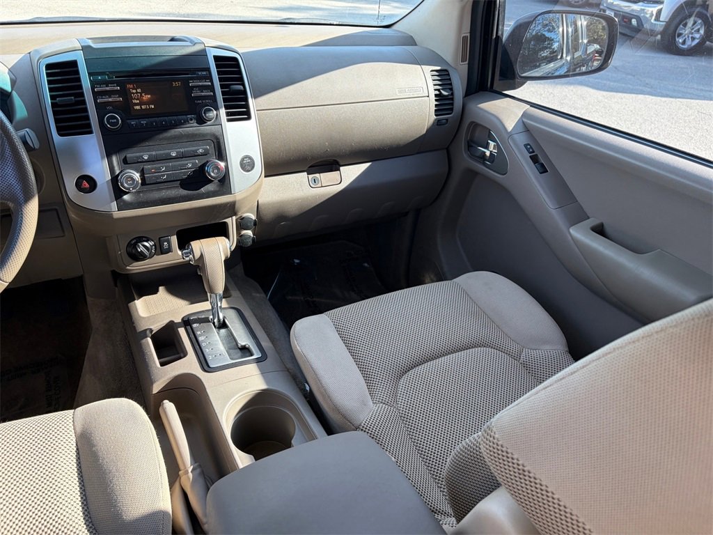 Used 2013 Nissan Frontier SV image 22
