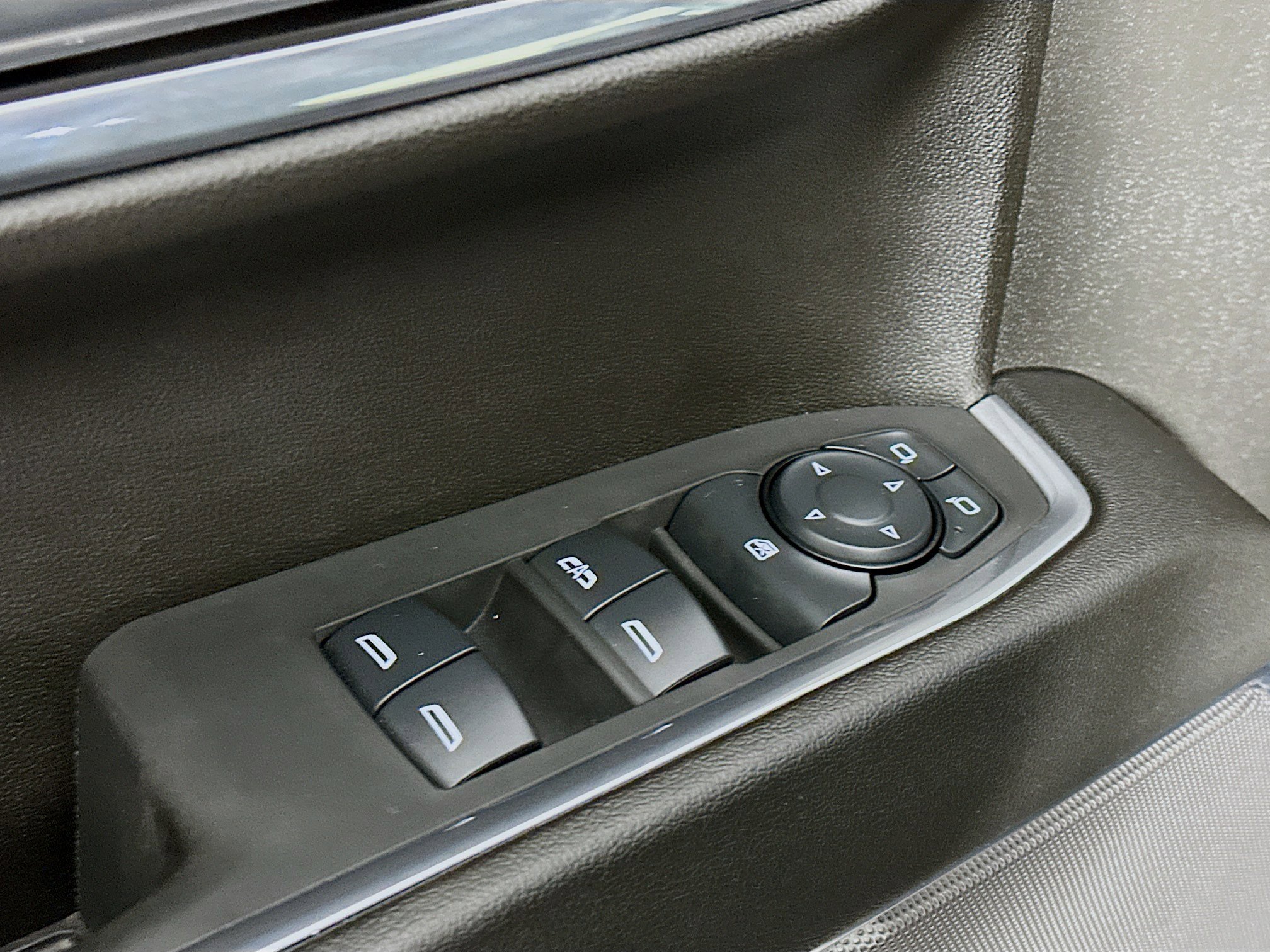 Used 2024 Chevrolet Silverado 1500 LT image 15