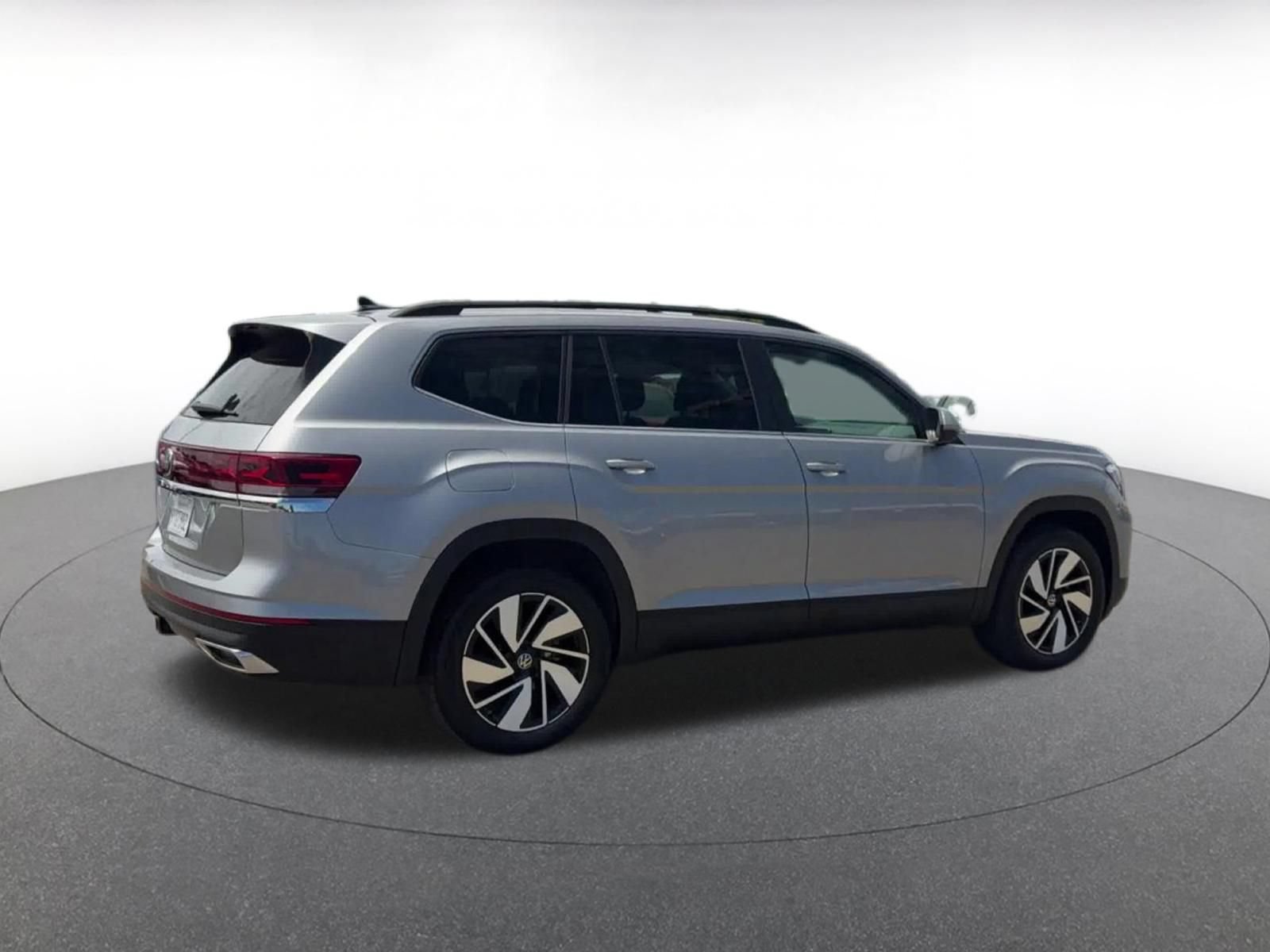 Used 2026 Volkswagen Atlas SE FWD image 14