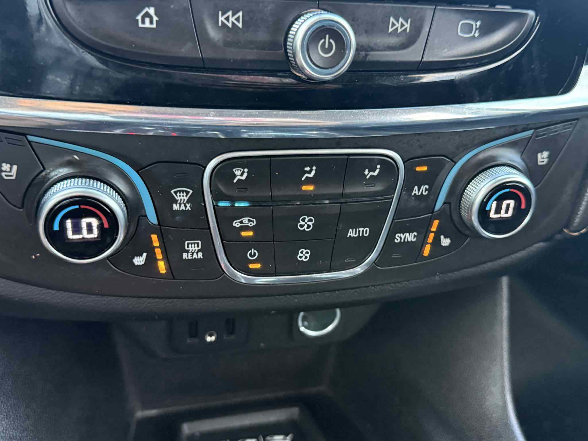 Used 2018 Chevrolet Traverse Premier image 22