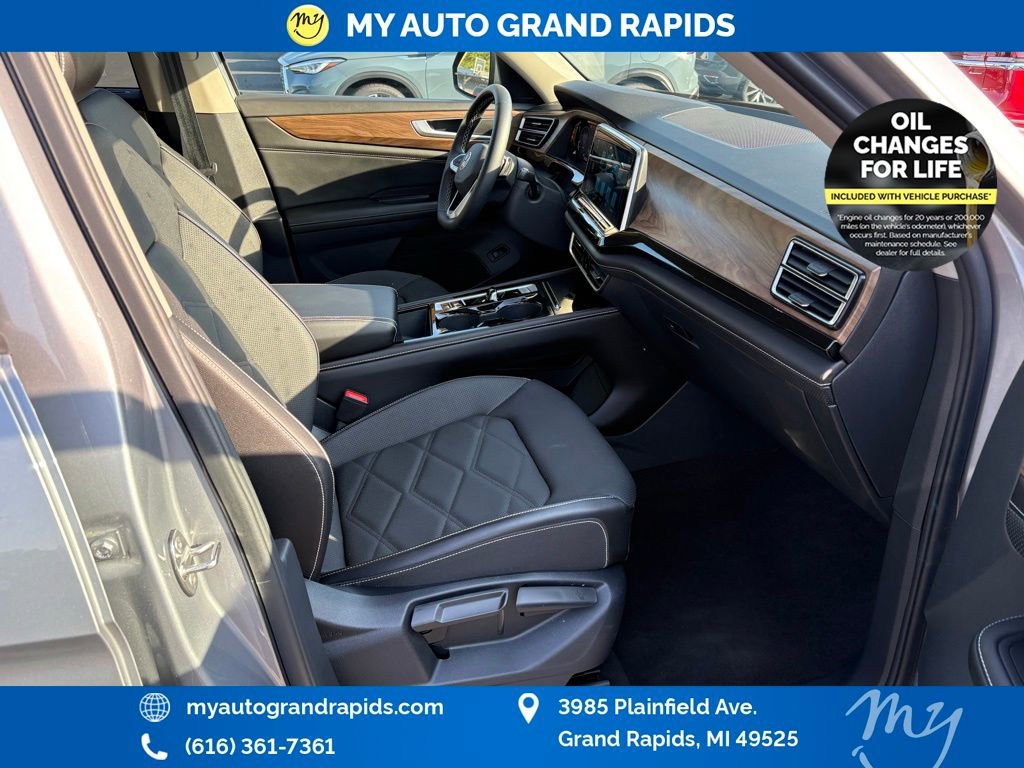 Used 2024 Volkswagen Atlas SE image 16