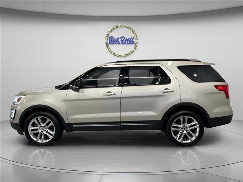 Used 2017 Ford Explorer XLT w/ Equipment Group 202A AWD/4WD image 2