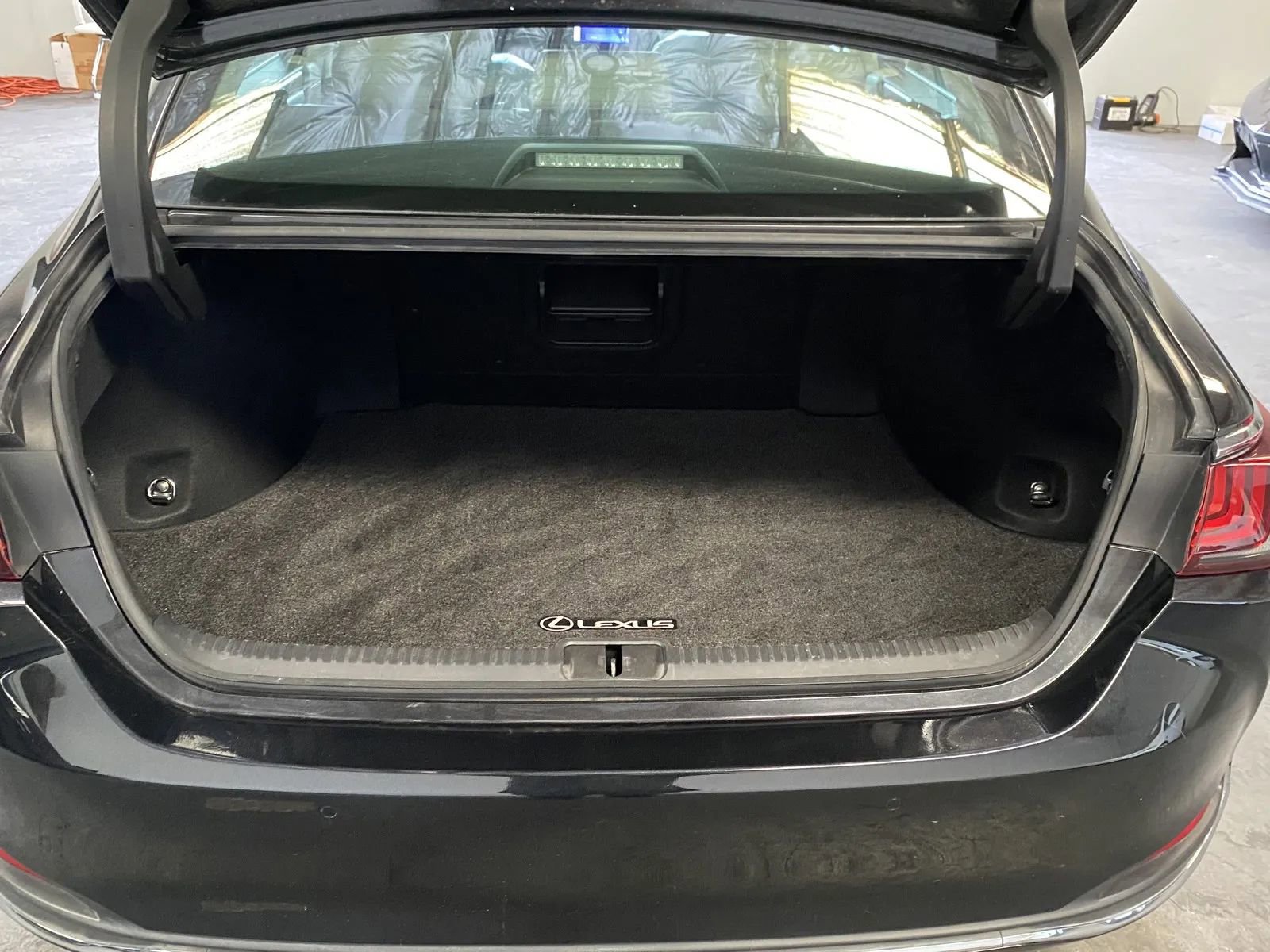 Used 2023 Lexus ES 300h w/ Premium Package image 8