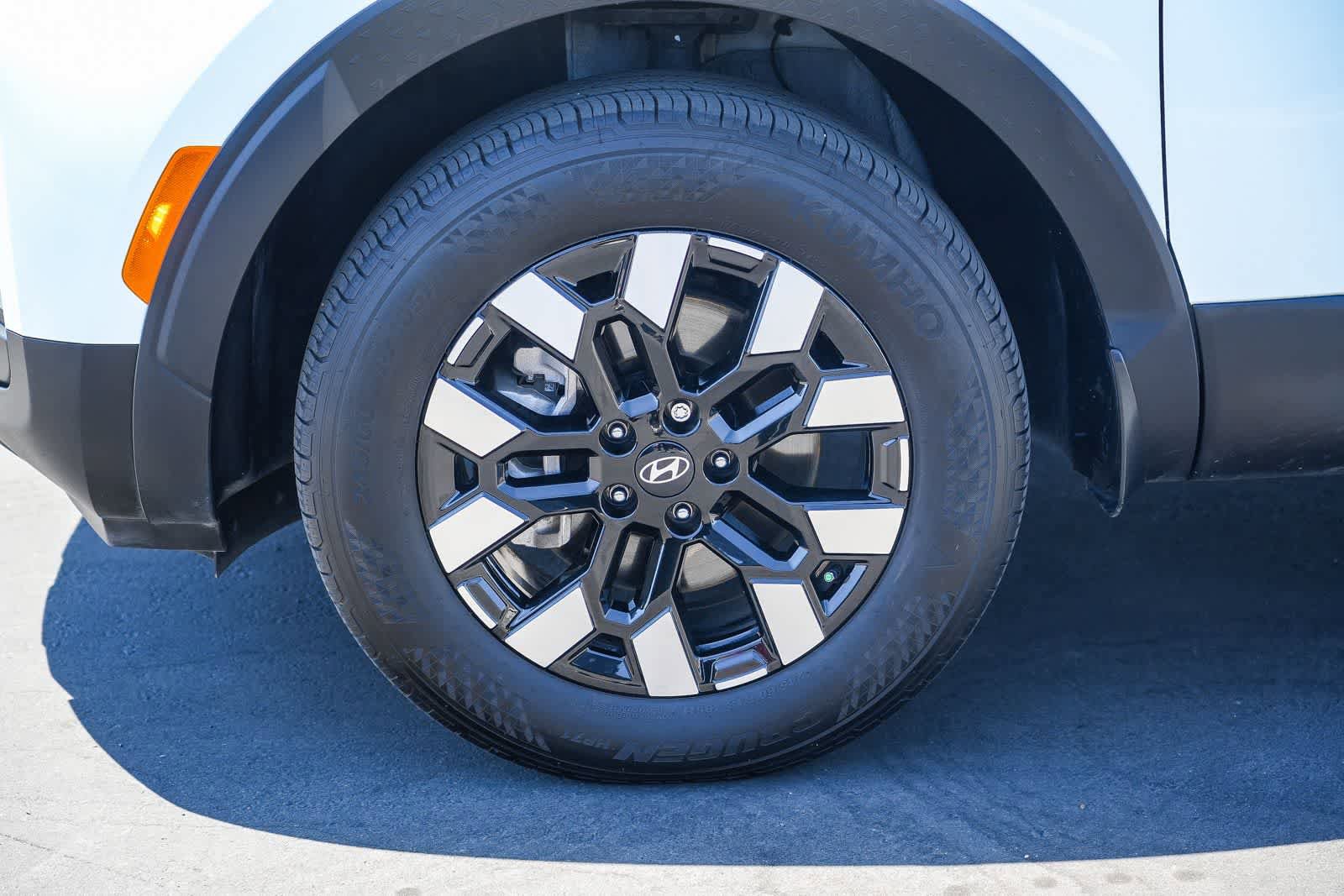 Used 2025 Hyundai Santa Cruz SE FWD image 10