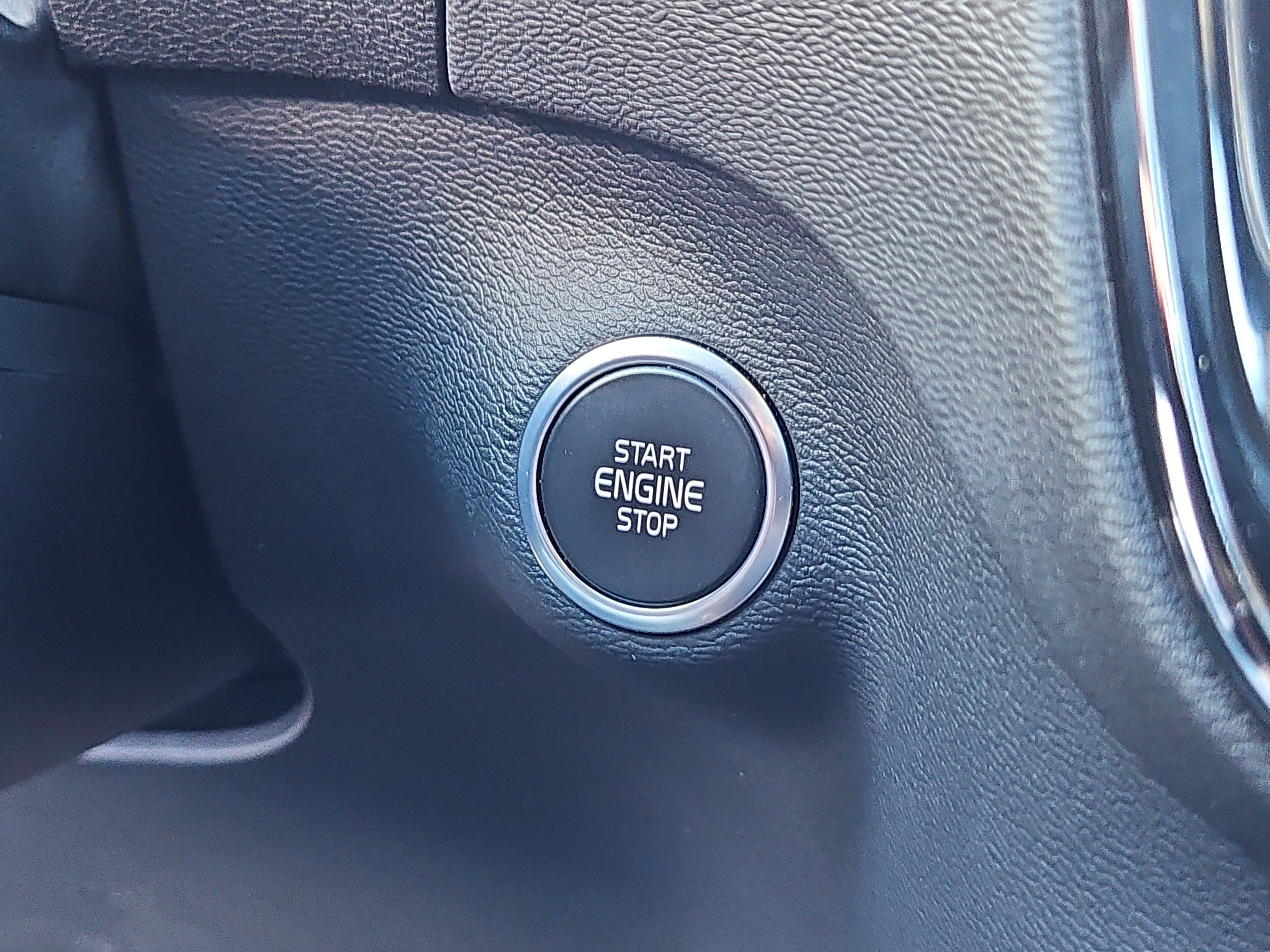 Used 2025 Volvo XC40 B5 Plus w/ Protection Package Premier image 19