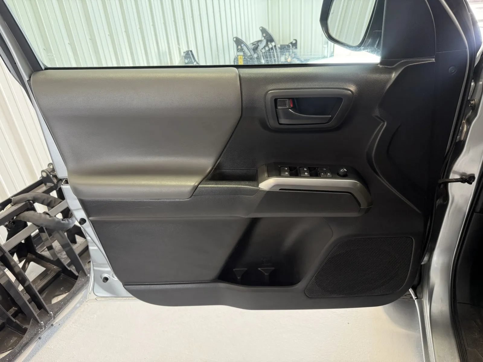 Used 2023 Toyota Tacoma SR5 w/ Technology Package AWD/4WD image 8