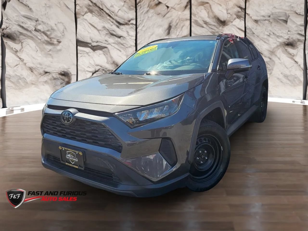 Used 2021 Toyota RAV4 LE AWD/4WD image 2