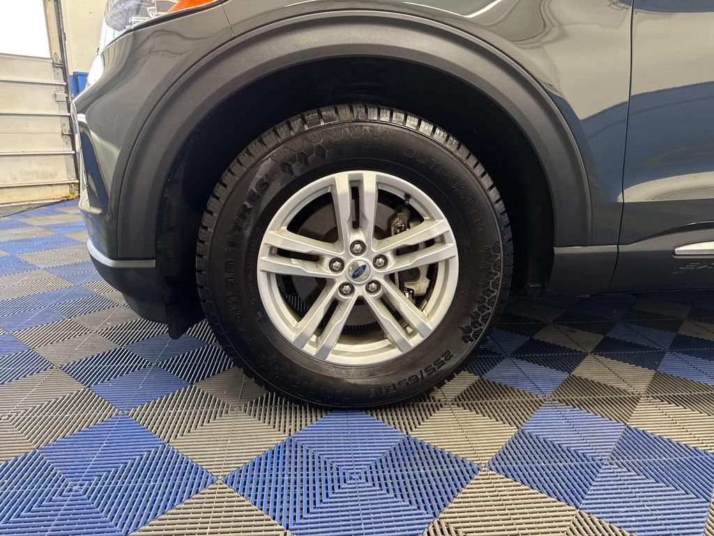 Certified 2022 Ford Explorer XLT w/ Equipment Group 202A AWD/4WD image 28