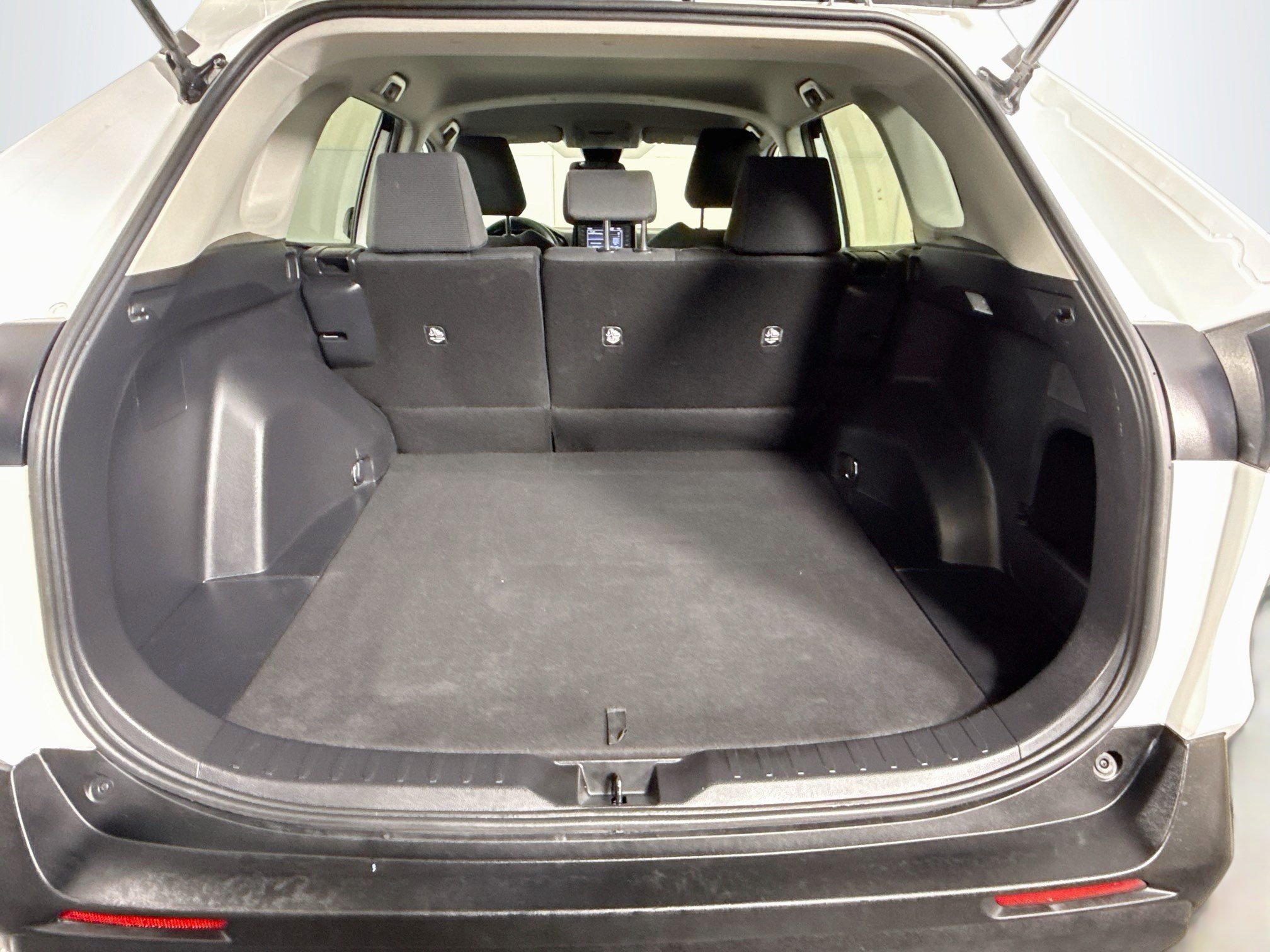 Used 2020 Toyota RAV4 LE FWD image 34