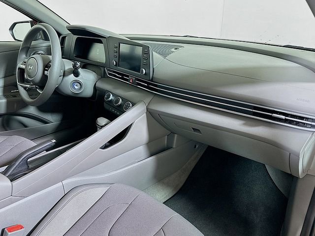 Used 2025 Hyundai Elantra SE FWD image 22