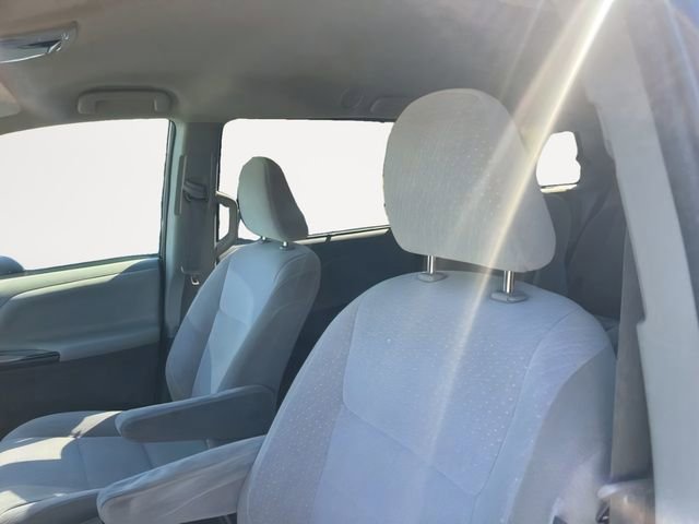 Used 2020 Toyota Sienna LE FWD image 9