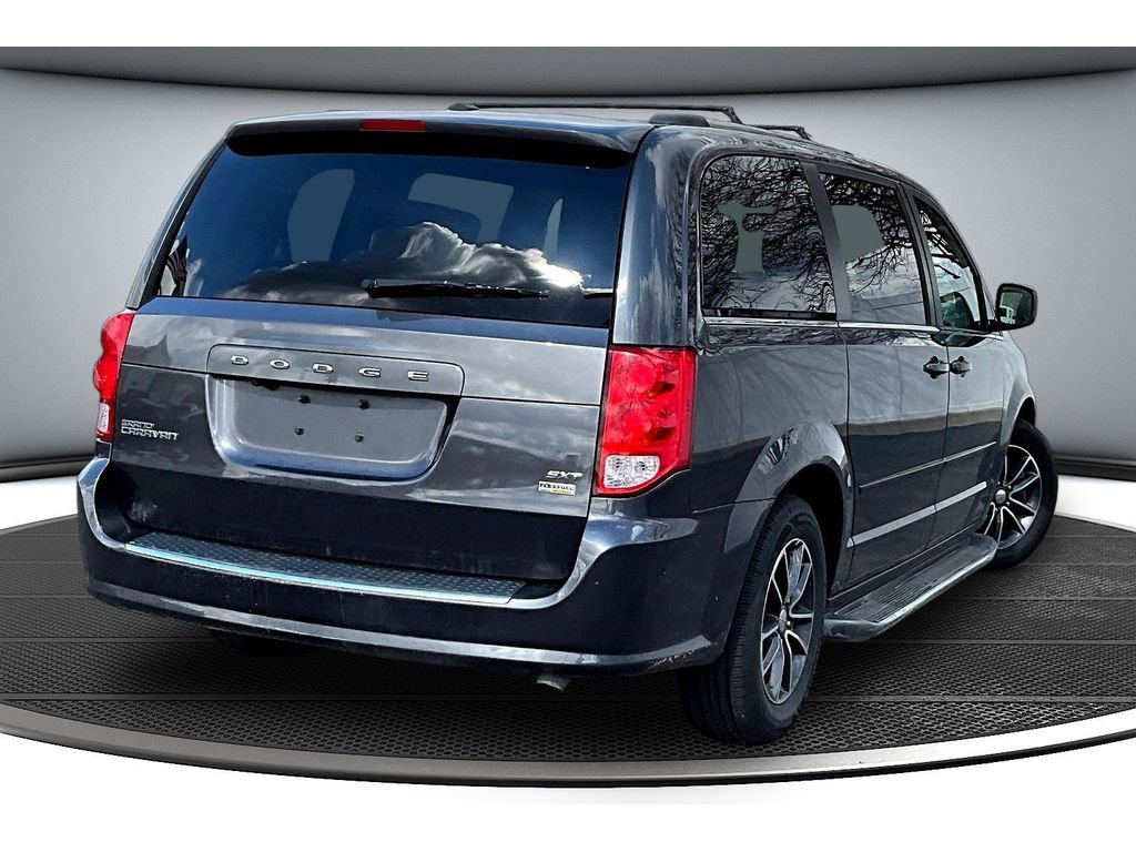 Used 2017 Dodge Grand Caravan SXT image 7