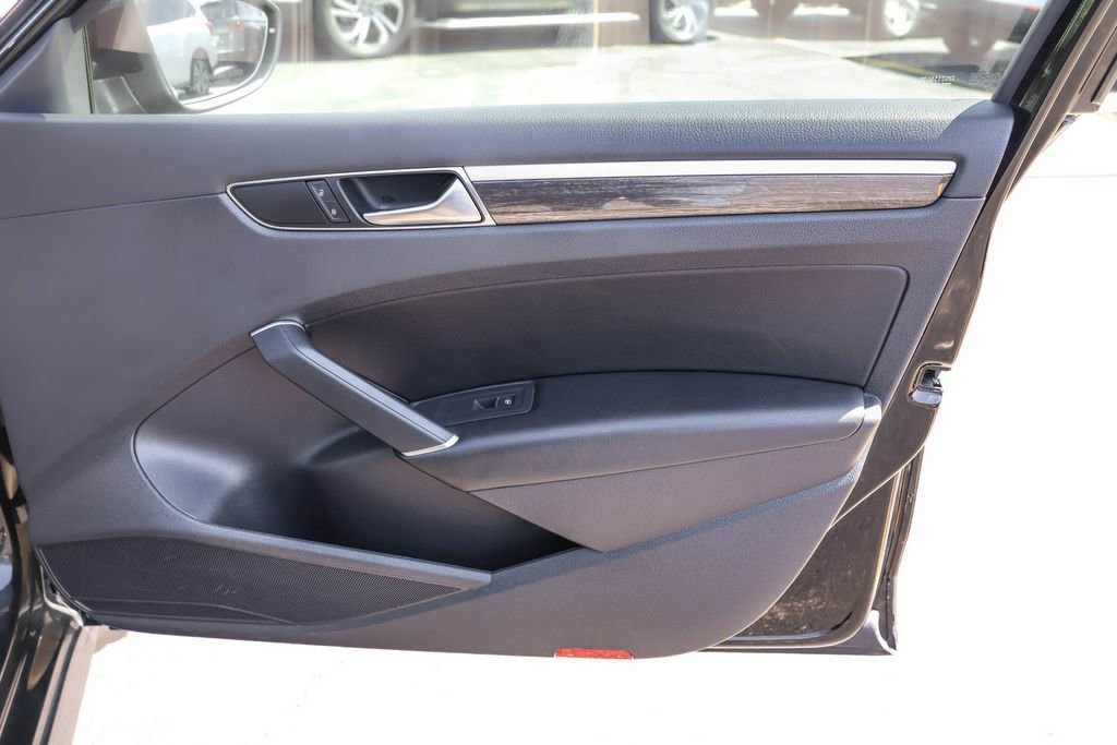 Used 2016 Volkswagen Passat 1.8T SE image 36