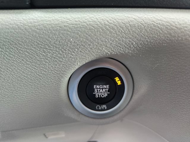 Used 2024 Chrysler Pacifica Touring-L FWD image 21