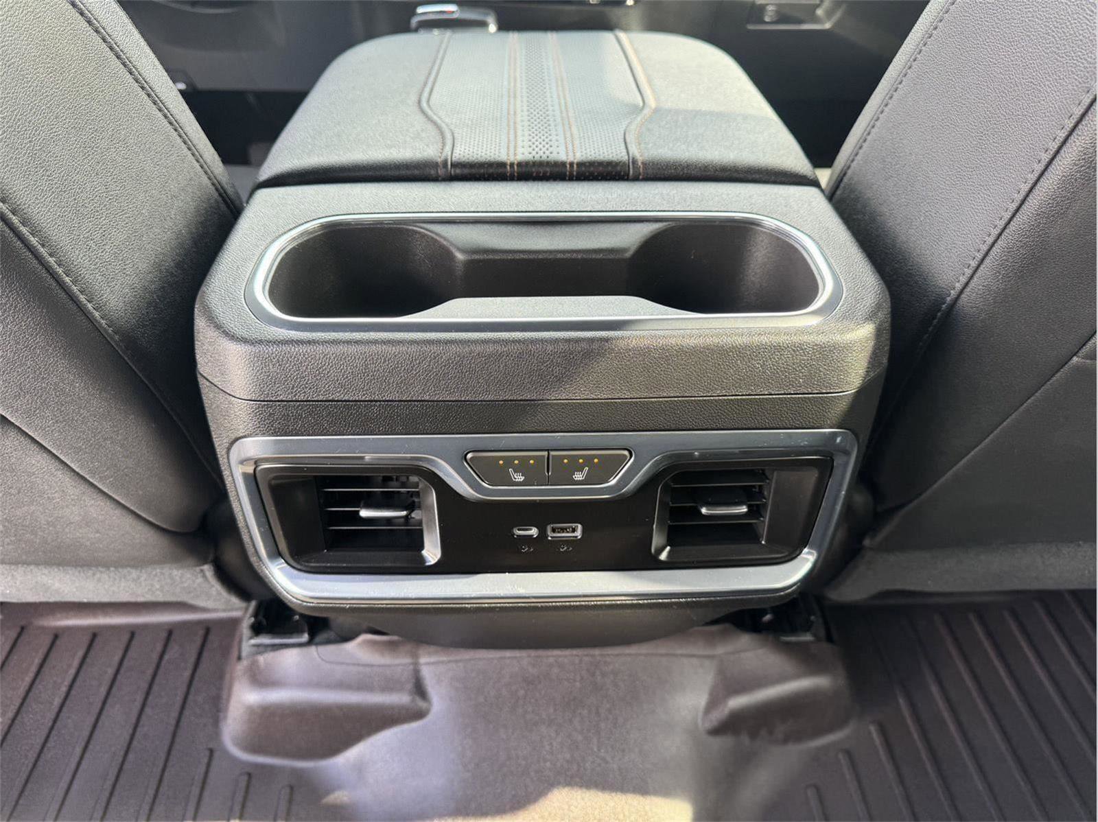 Used 2023 Chevrolet Silverado 1500 High Country w/ Technology Package AWD/4WD image 12