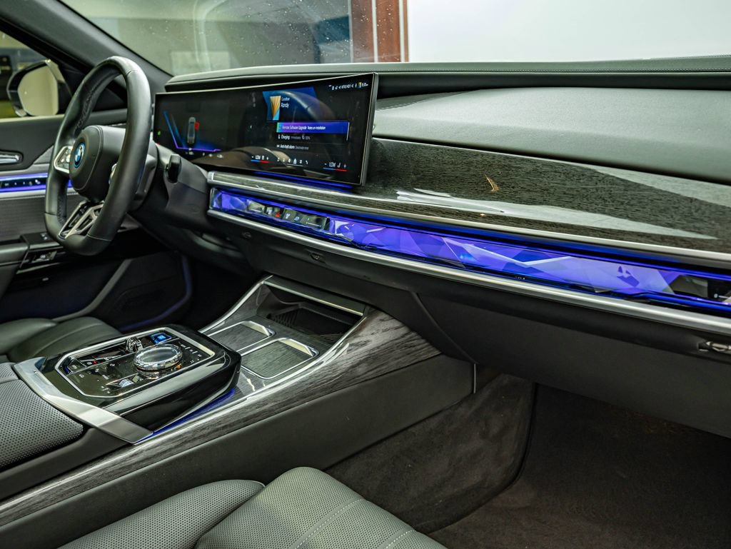 Used 2024 BMW i7 eDrive50 w/ M Sport Package RWD image 55
