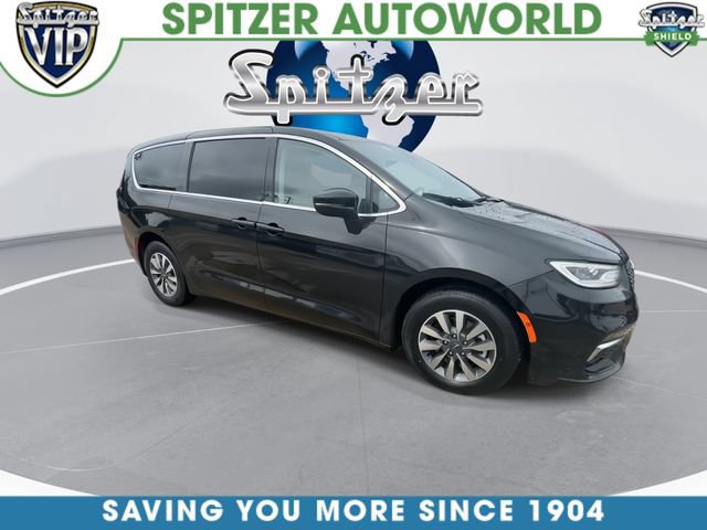 Used 2023 Chrysler Pacifica Touring-L FWD video 2