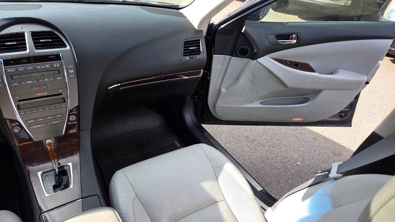 Used 2011 Lexus ES 350 w/ Preferred Accessory Package FWD image 36