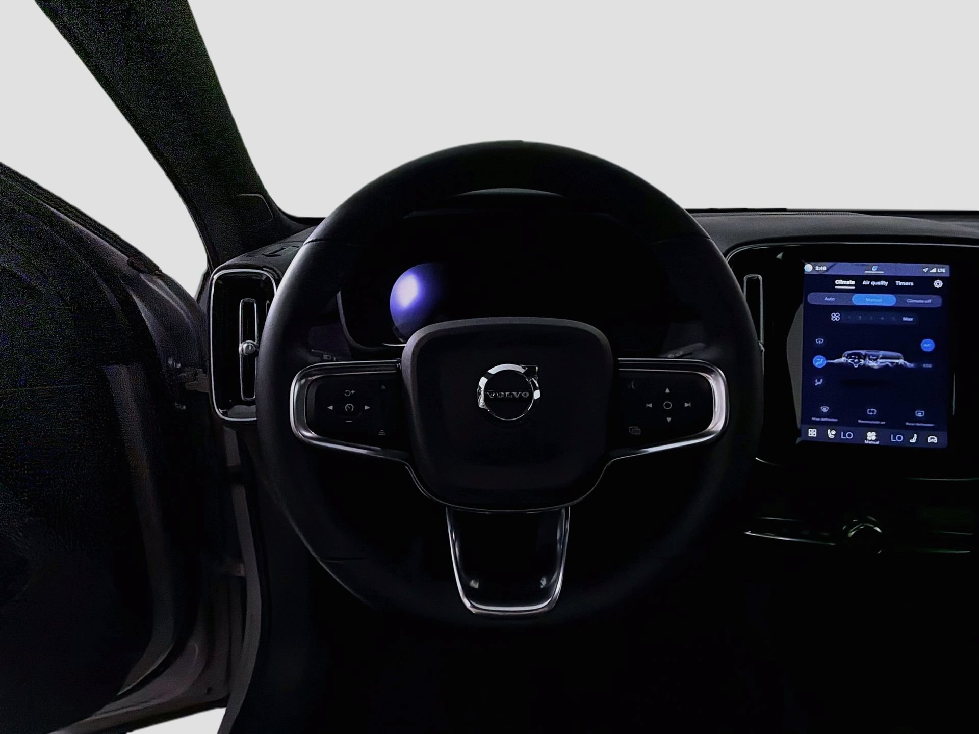 Certified 2023 Volvo C40 P8 Recharge Ultimate w/ Protection Package Premier AWD/4WD image 11