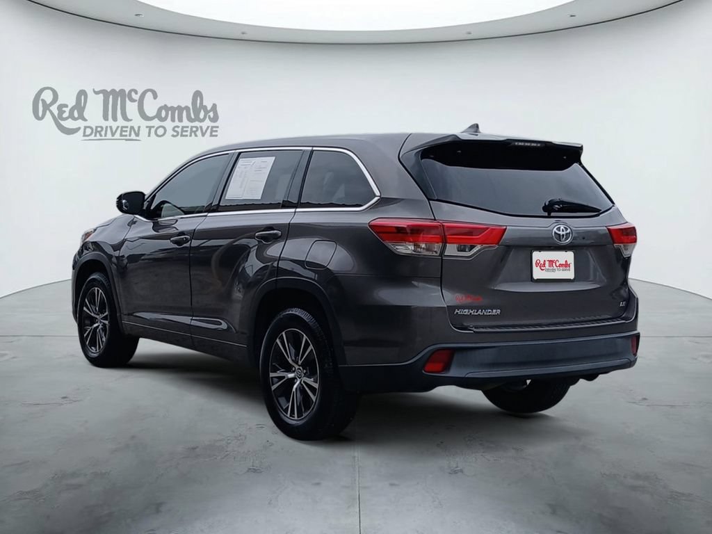 Used 2017 Toyota Highlander Plus FWD image 3