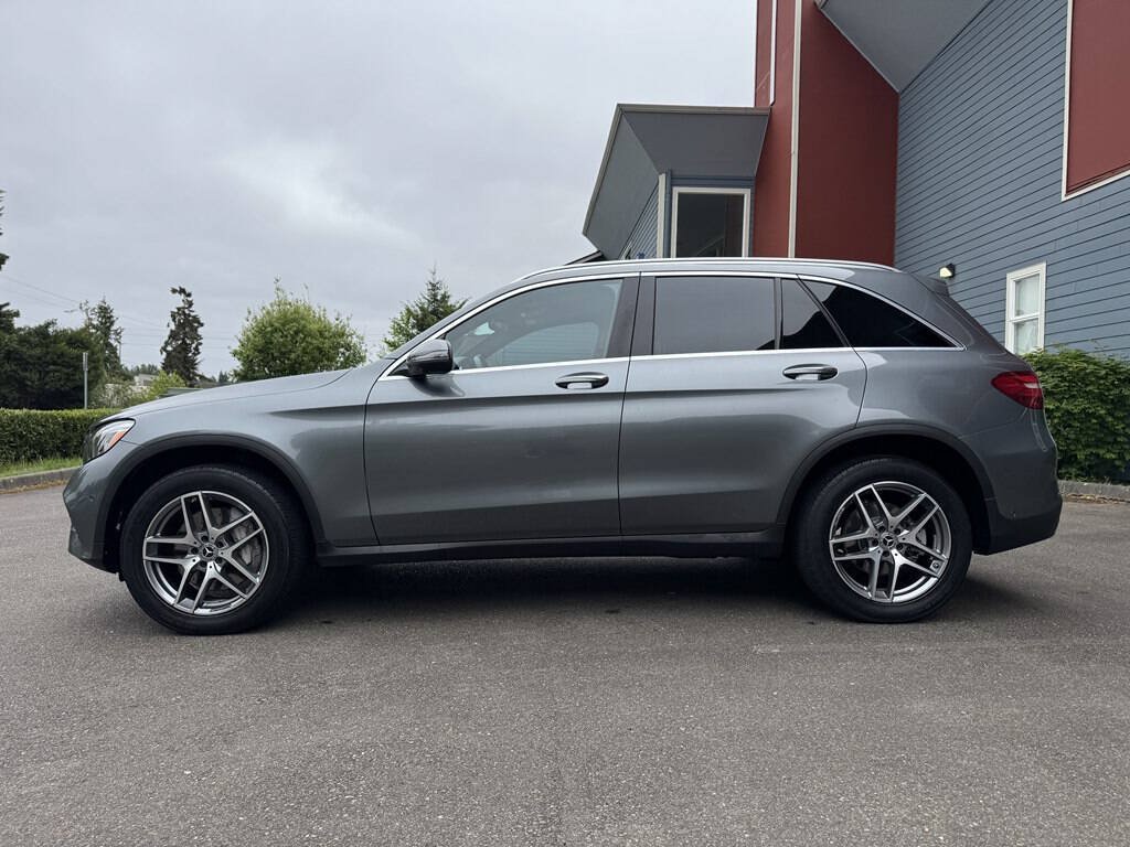 Used 2017 Mercedes-Benz GLC 300 4MATIC image 5