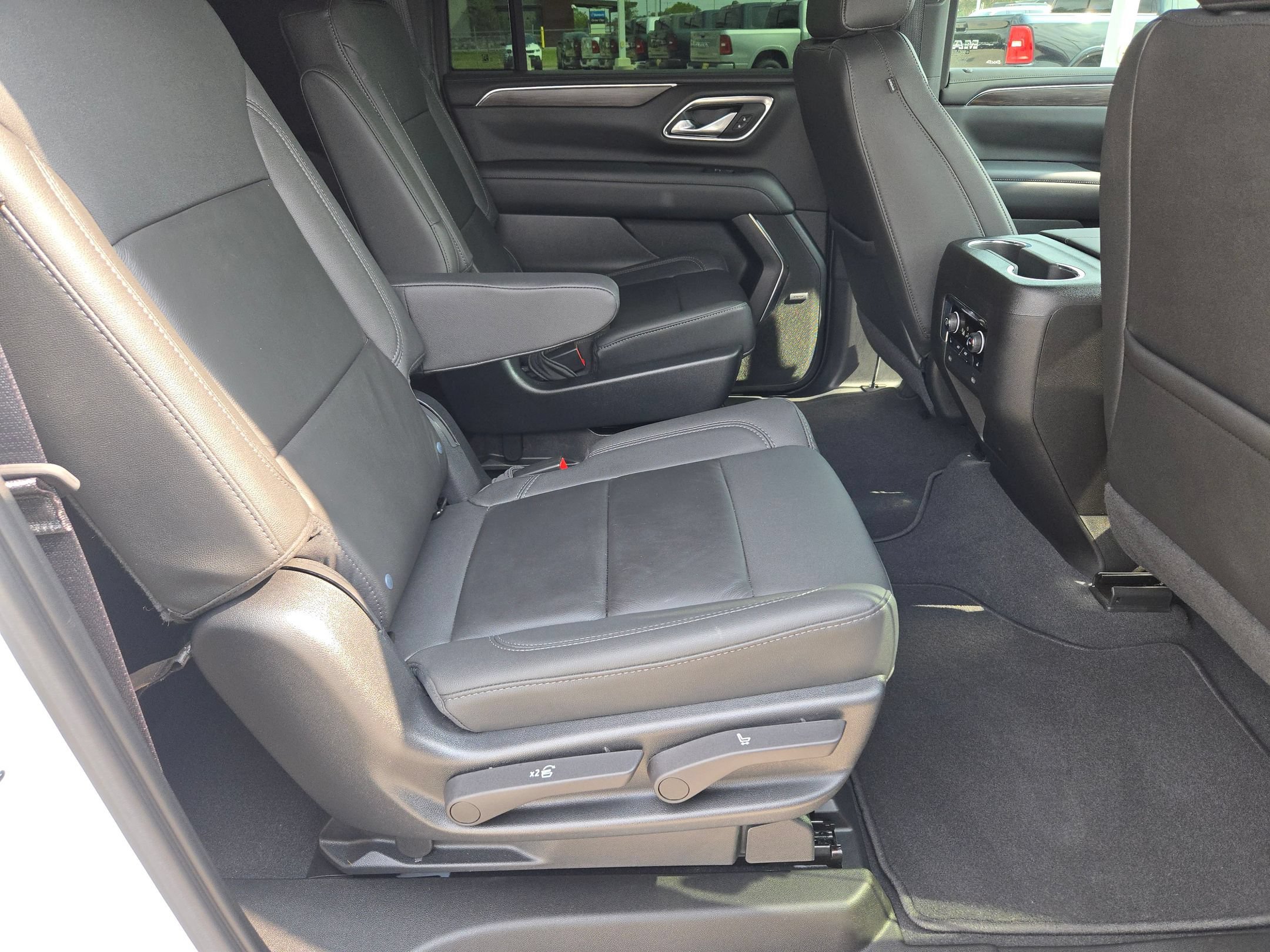 Used 2023 Chevrolet Suburban Z71 w/ Luxury Package AWD/4WD image 25