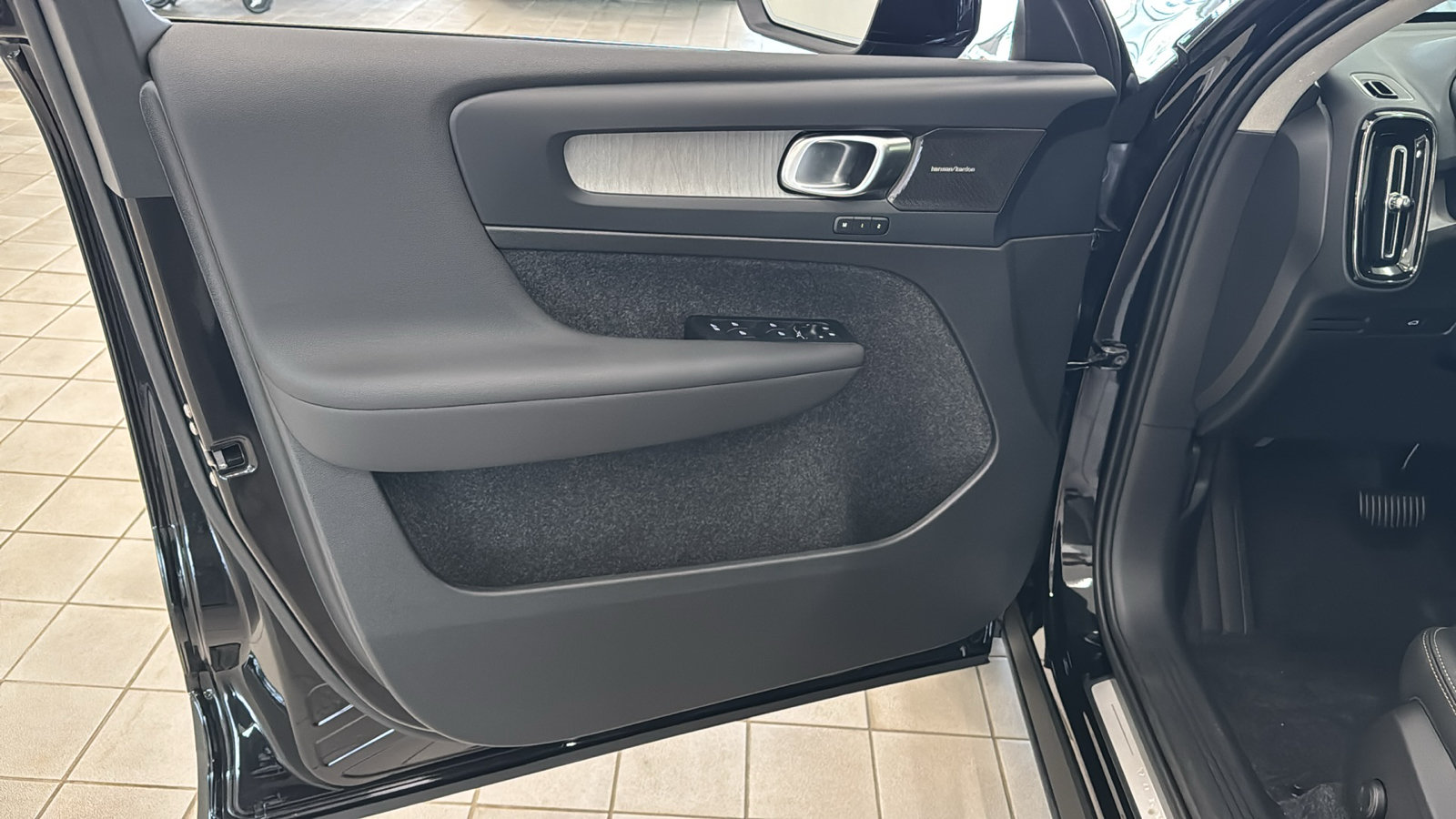 New 2026 Volvo XC40 B5 Ultra w/ Climate Package AWD/4WD image 21