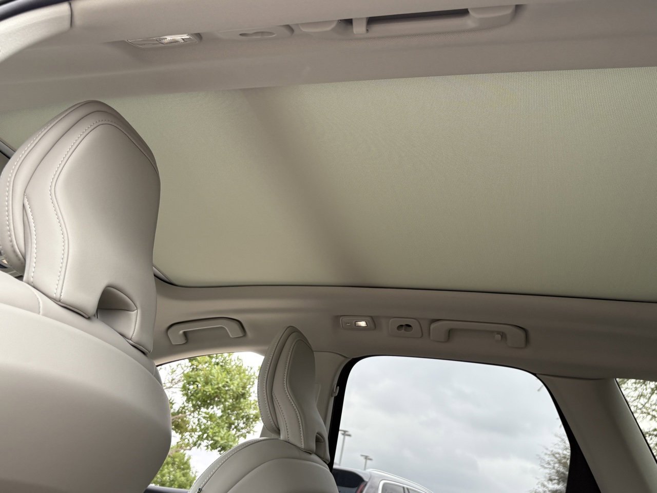 Certified 2023 Volvo XC60 B5 Ultimate w/ Climate Package image 33