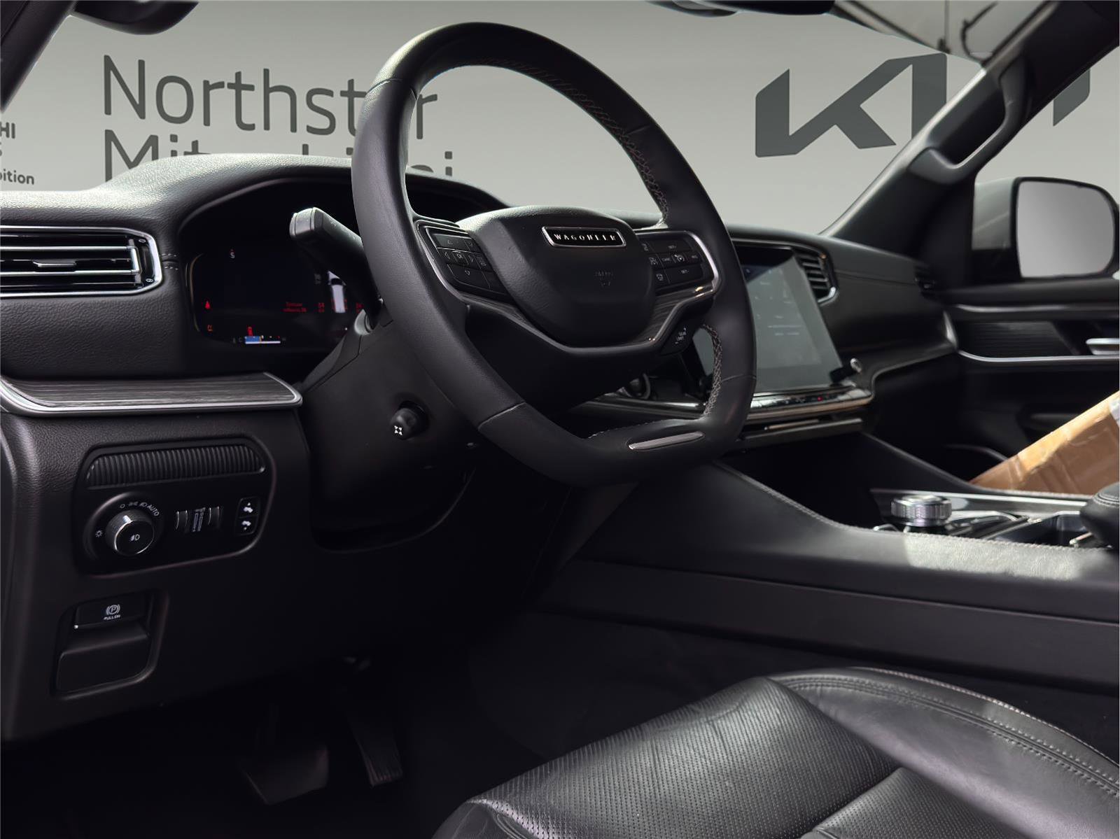 Used 2022 Jeep Wagoneer Series II AWD/4WD image 9