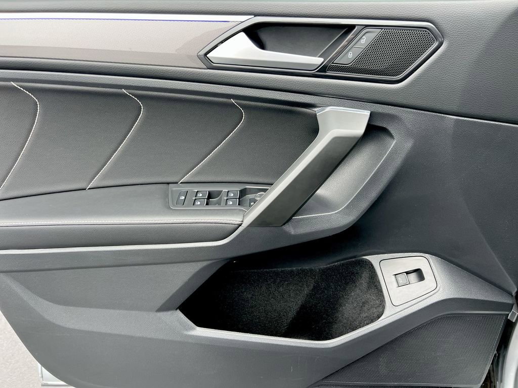 Used 2022 Volkswagen Tiguan SE R-Line image 19