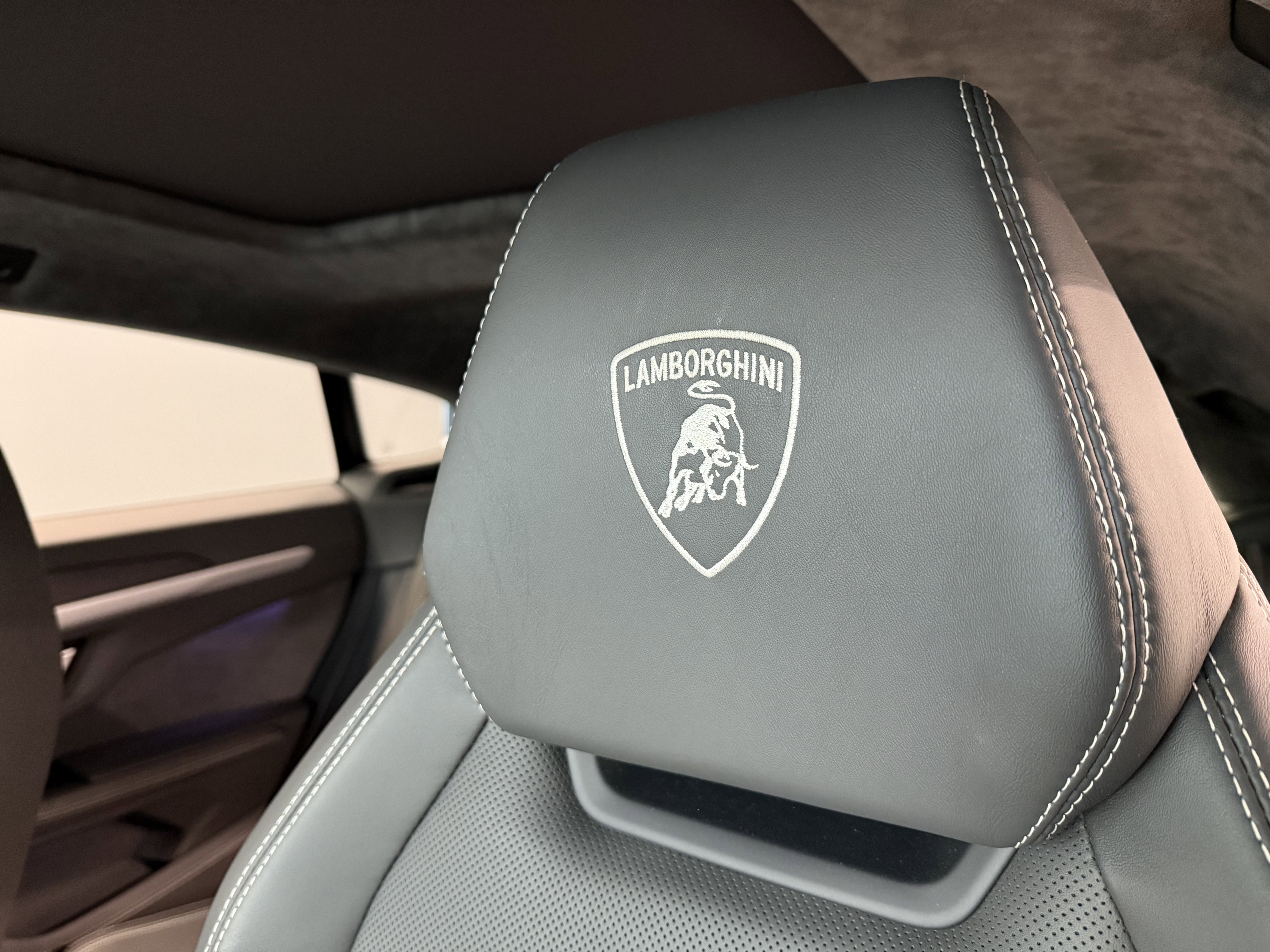 Used 2020 Lamborghini Urus AWD/4WD image 17