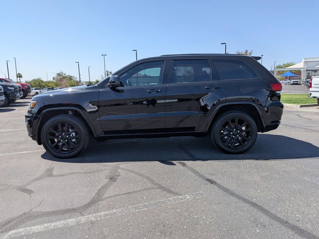 Used 2020 Jeep Grand Cherokee Altitude AWD/4WD image 9