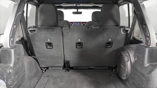 Used 2023 Jeep Wrangler Unlimited Rubicon w/ Cold Weather Group AWD/4WD image 18