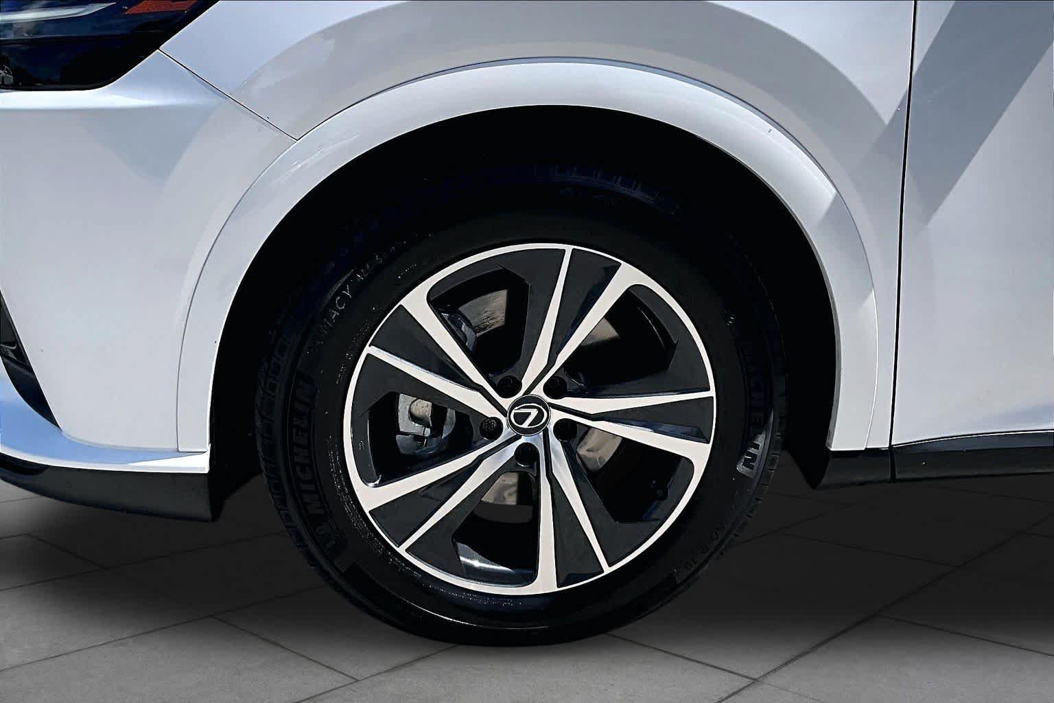 Used 2024 Lexus RX 350 Premium w/ Accessory Package (Z1) FWD image 11
