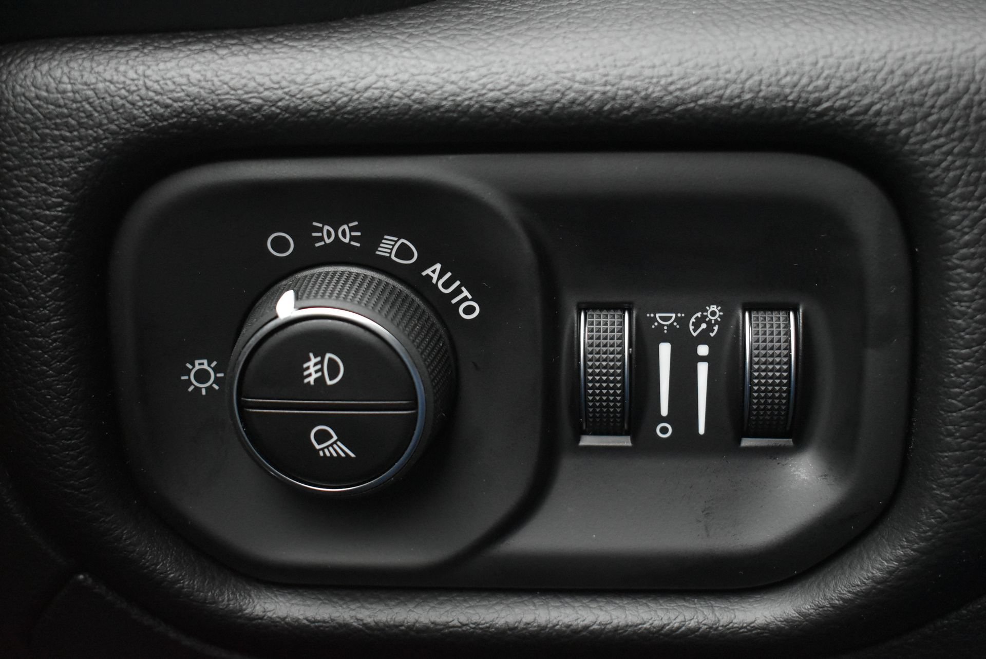 New 2026 RAM 1500 Laramie w/ Sport Appearance Package AWD/4WD image 21