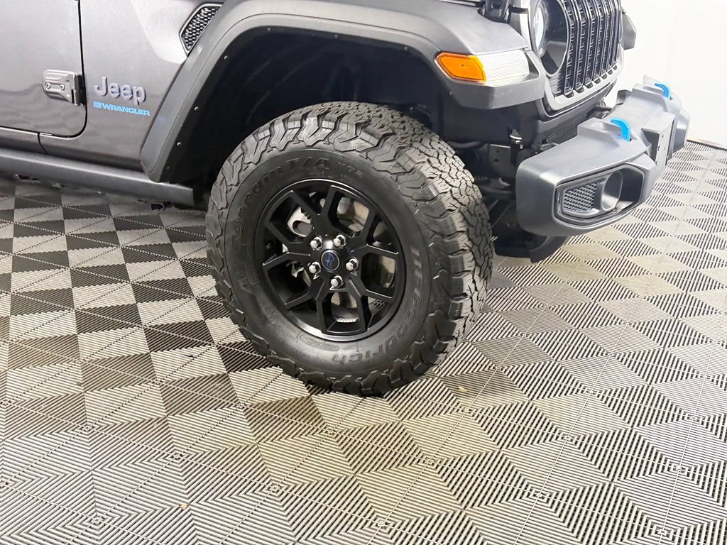 Used 2024 Jeep Wrangler Unlimited AWD/4WD image 12