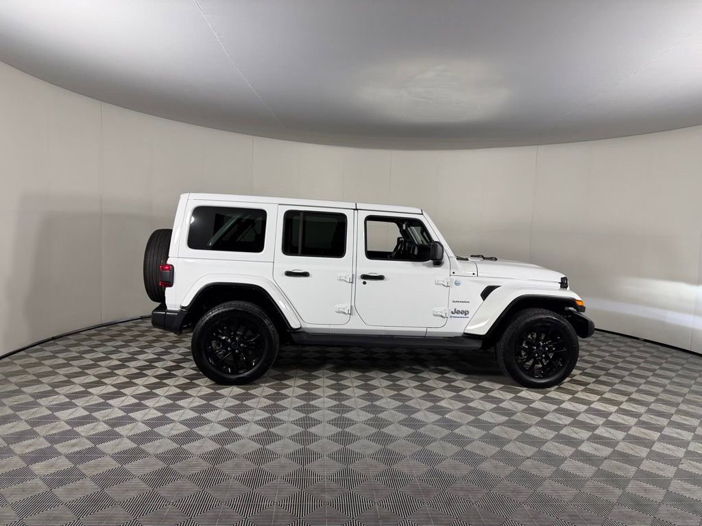 Used 2024 Jeep Wrangler Unlimited Sahara w/ Technology Group AWD/4WD image 4