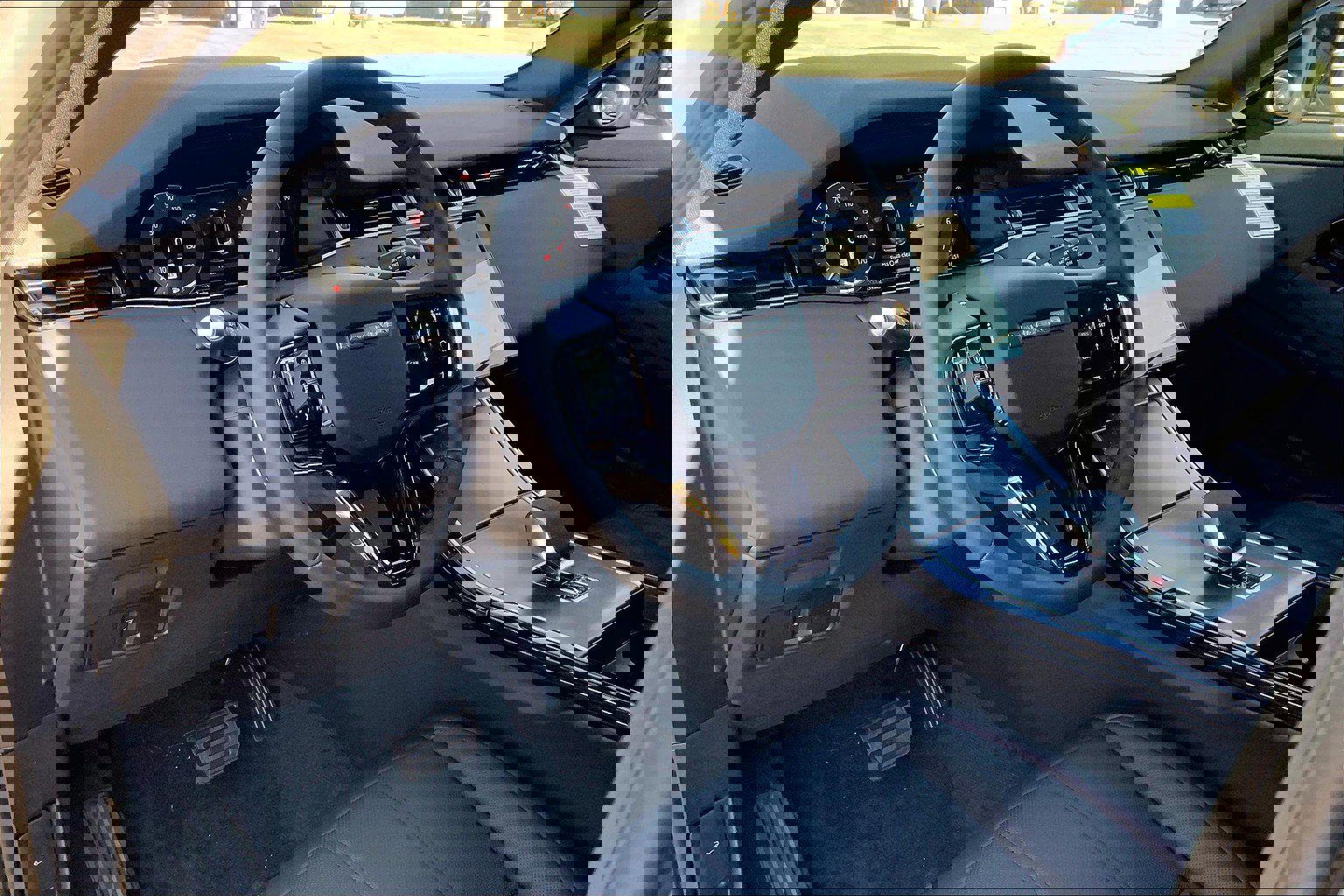 New 2026 Land Rover Range Rover Evoque S image 9