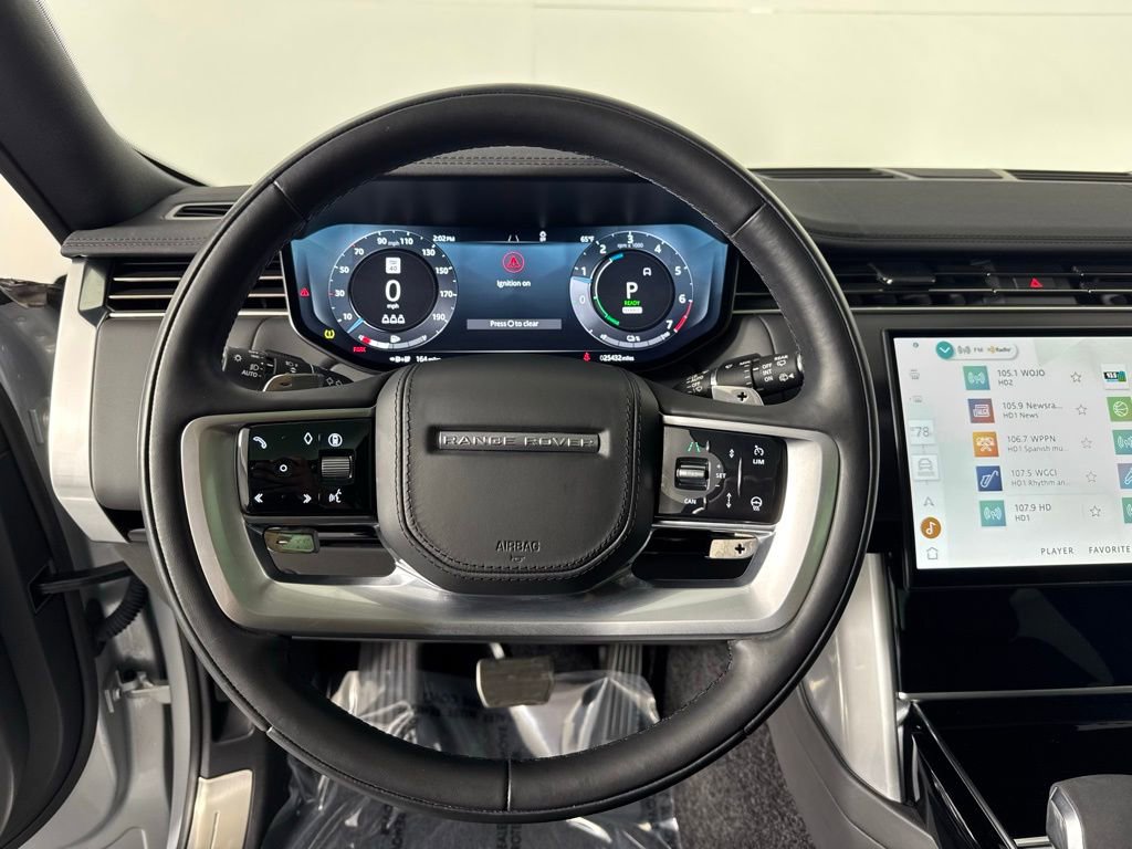 Used 2025 Land Rover Range Rover SE AWD/4WD image 15