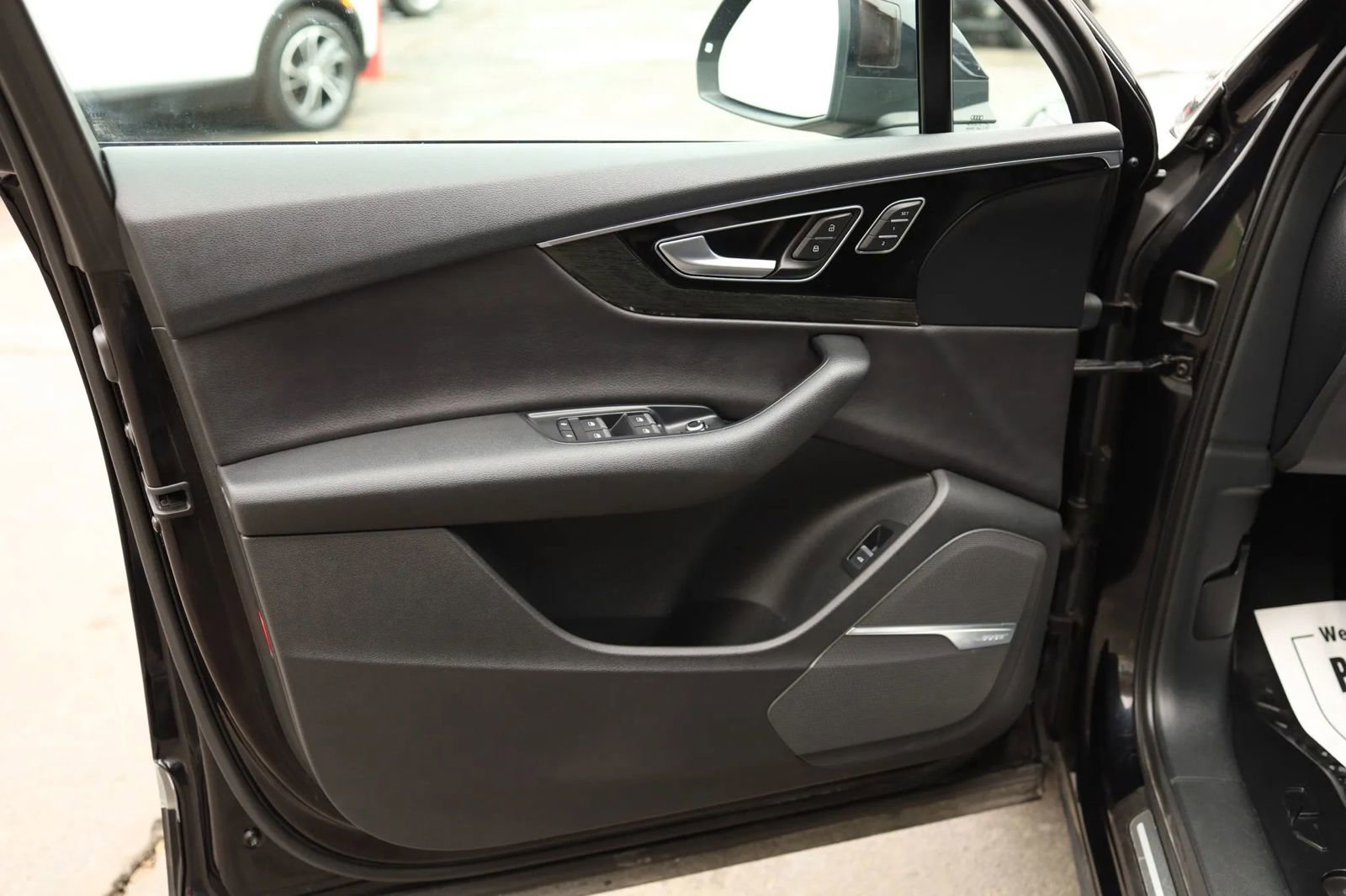 Used 2017 Audi Q7 3.0T Premium Plus w/ Premium Plus Package image 9