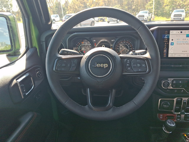 Used 2025 Jeep Wrangler Unlimited Rubicon w/ Convenience Group AWD/4WD image 19