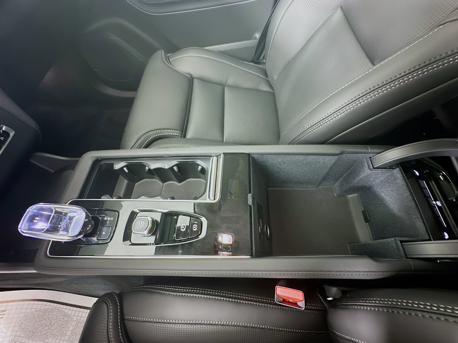New 2026 Volvo XC90 B6 Ultra w/ Protection Package Premier AWD/4WD image 29