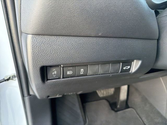 Certified 2023 Toyota Venza XLE AWD/4WD image 11