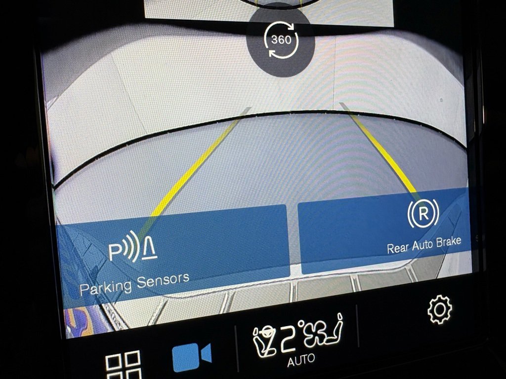 Used 2025 Volvo V90 B6 Cross Country Plus w/ Protection Package Premier image 29