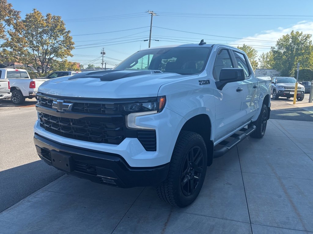 Used 2025 Chevrolet Silverado 1500 LT Trail Boss w/ Dark Appearance Package image 5