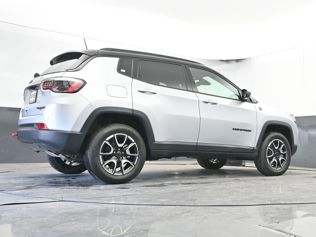Used 2025 Jeep Compass Trailhawk AWD/4WD image 52